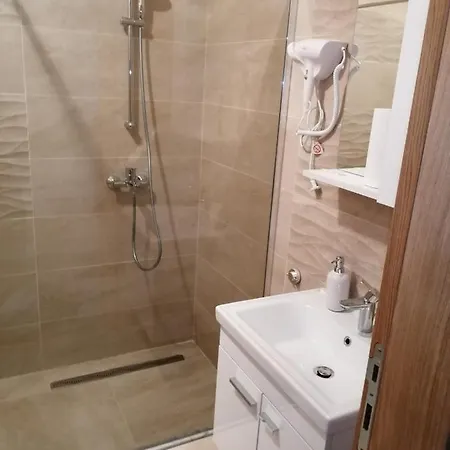 Elena Apartman *