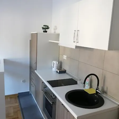 Elena Apartman