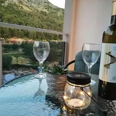 Elena Apartman